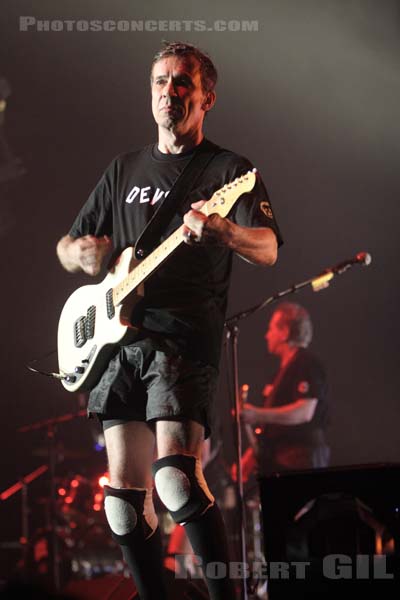 DEVO - 2008-06-03 - PARIS - Espace Charlie Parker - Grande Halle - 